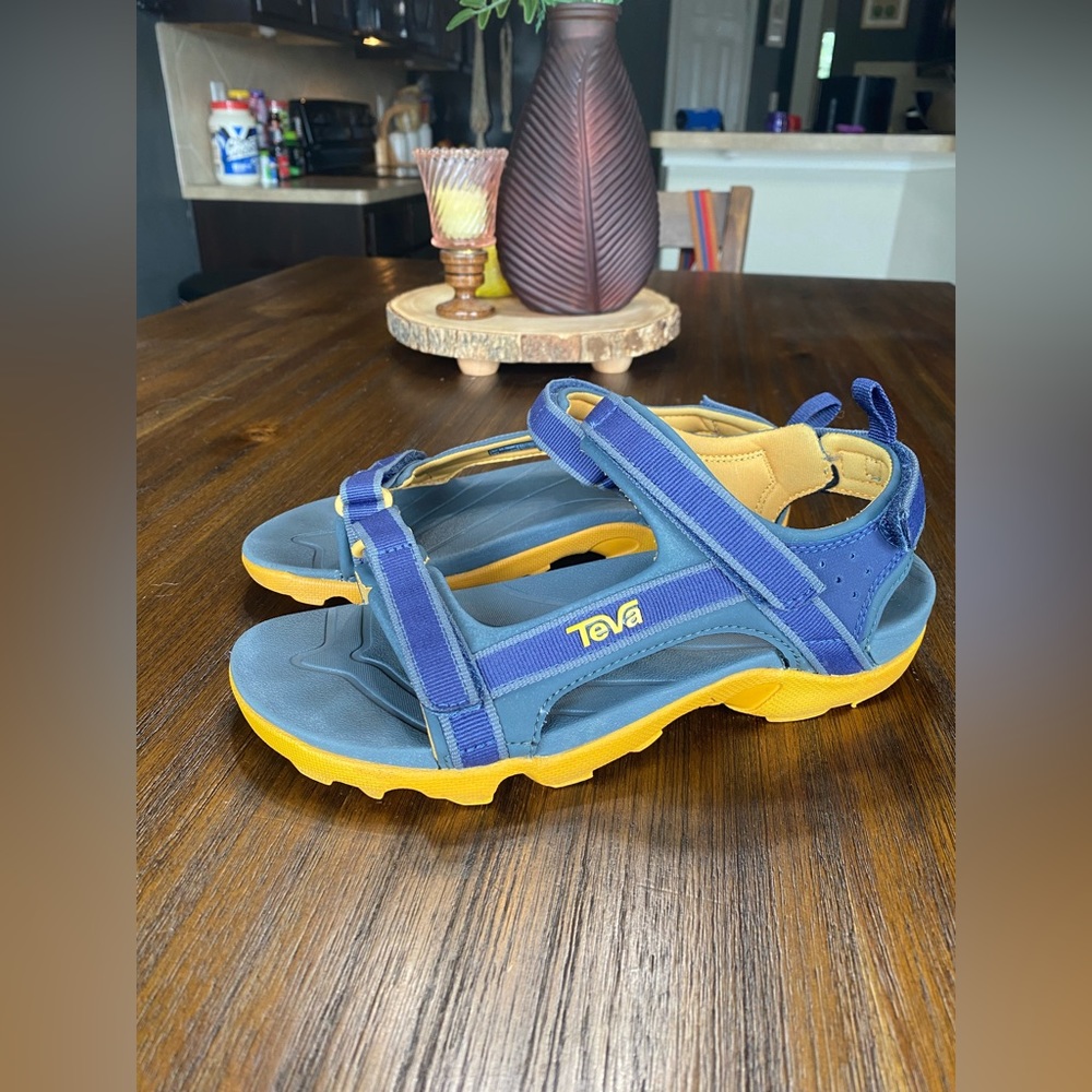 Teva Tanza 1093489C Sandal, Big Kid's Size 6 Blue/Orange.